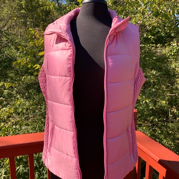 5 for $30.  Liz Claiborne Dusty Rose Puffer Vest - Picture 6 of 14